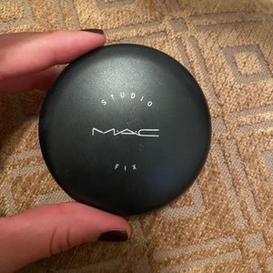 MAC studio fix powder in nw40
